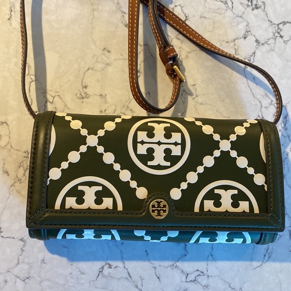 Tory Burch T Monogram NWOT Crossbody Wallet - Picture 2 of 9